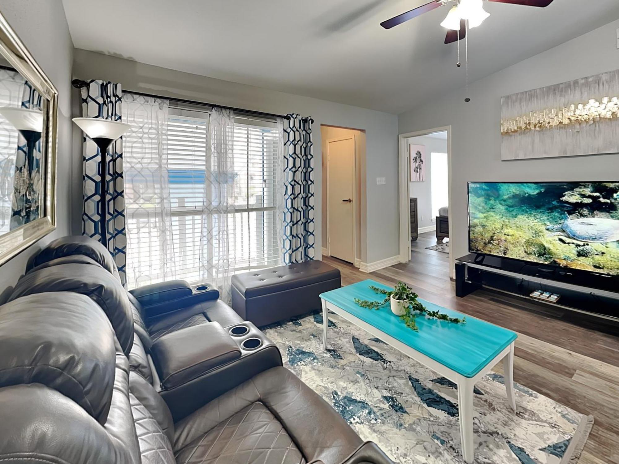 Palms At Cove View 1704 - Glowing Fun Apartment *